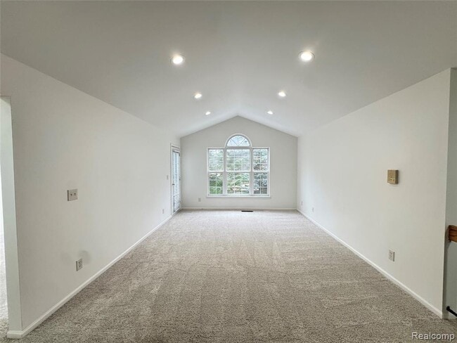 Building Photo - 5472 Pine Aires Dr