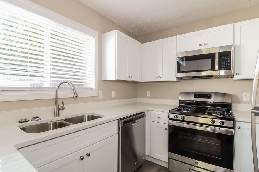 Building Photo - 615 Chantress Ct