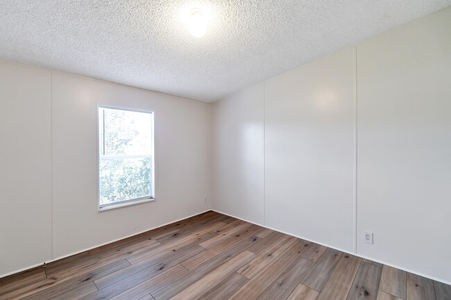 Building Photo - 11466 Rhodine Rd