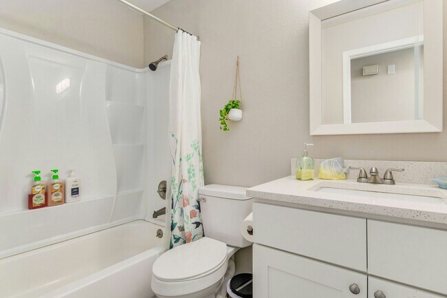 Building Photo - 3410 Green Briar Cir