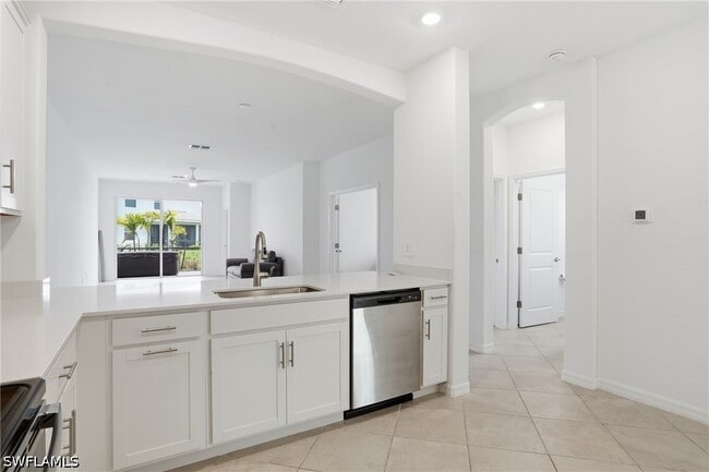 Building Photo - 2215 Dragonfruit Wy