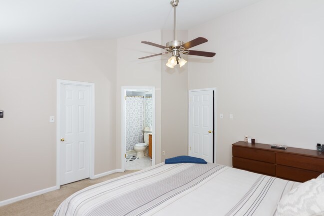 Building Photo - 707 Lions Gate Ln