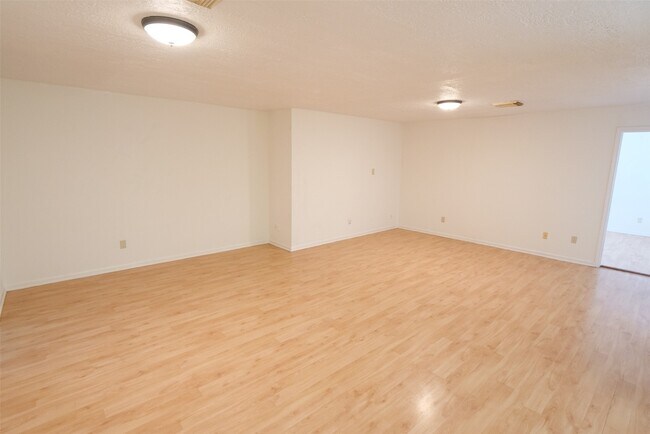 Building Photo - 5231 Beechnut St