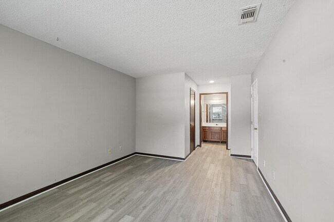 Building Photo - 455 Stara Cir