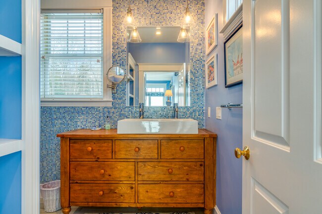 Building Photo - 14 Artist Point Rd