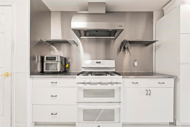 Building Photo - 38 Firethorn Ln