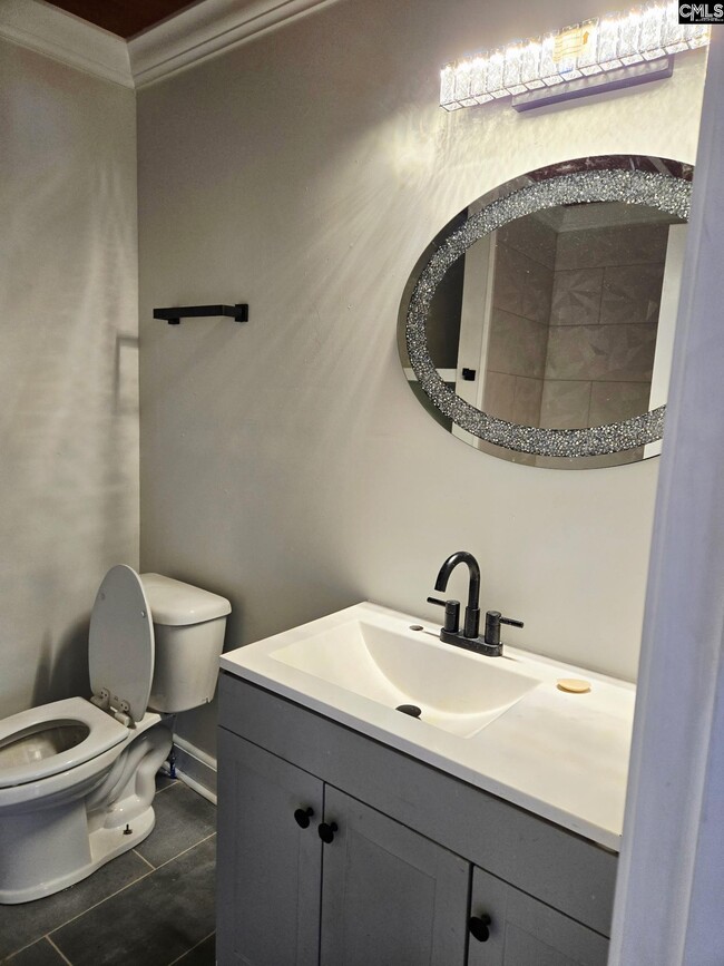 Building Photo - 641 Brooks Ave