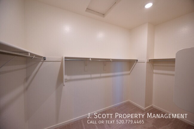 Building Photo - 1270 Carlsbad Dr
