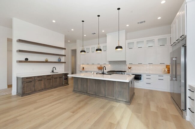 Building Photo - Waterfront 4 bed 4 bath 3,887 sq. ft.