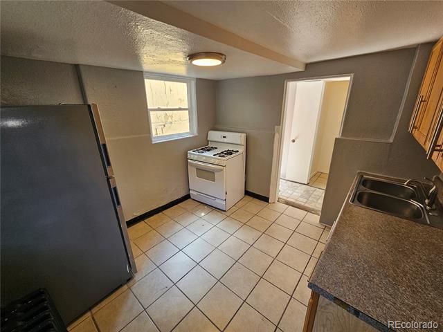 Building Photo - 400 S Hazel Ct