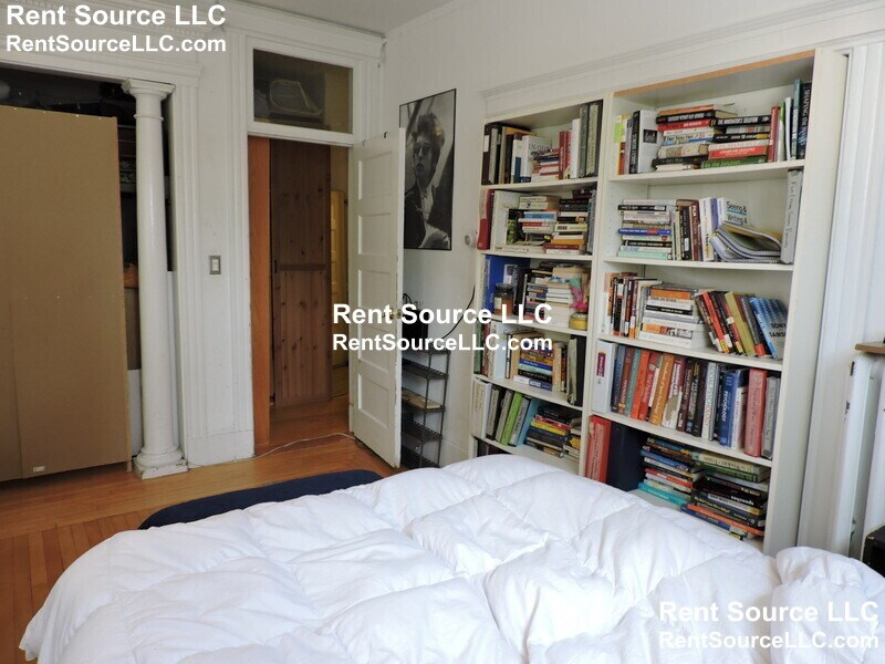 Building Photo - 32 Chatham St