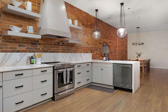 Building Photo - 126 2nd Ave N