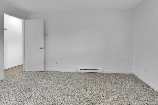 Building Photo - $1,895 - 2 Bed 2 Bath Condo in Aurora with...