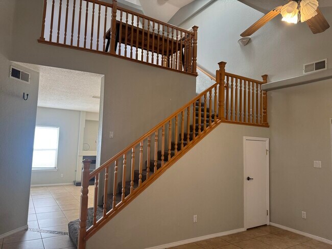 Building Photo - 8808 Vallejo Pl NE