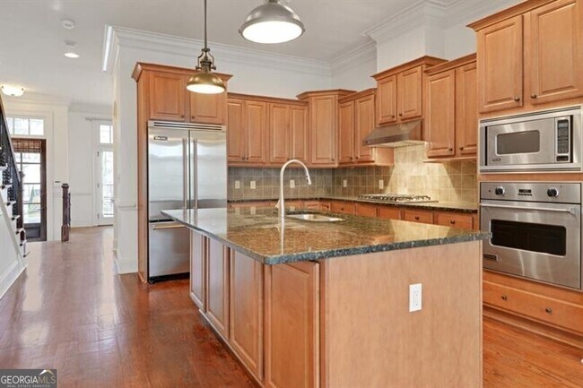 Building Photo - 807 Creekgarden Court