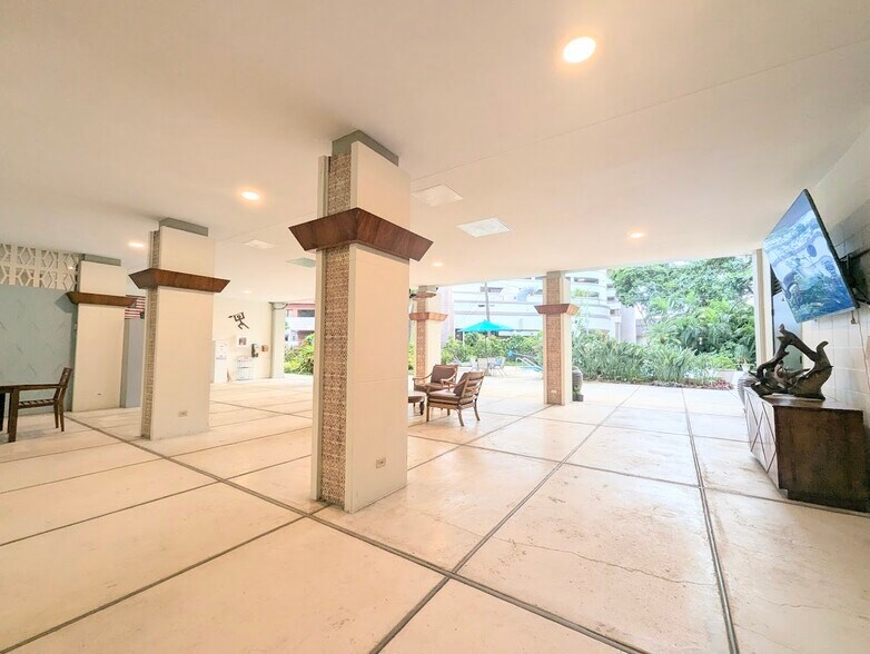 Building Photo - 425 Ena Rd