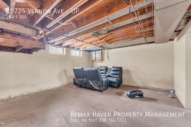 Building Photo - 10725 Vernon Ave