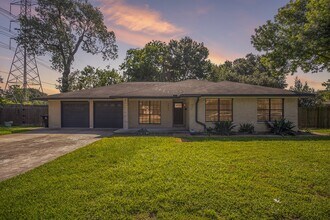 Building Photo - 2902 Helberg Rd