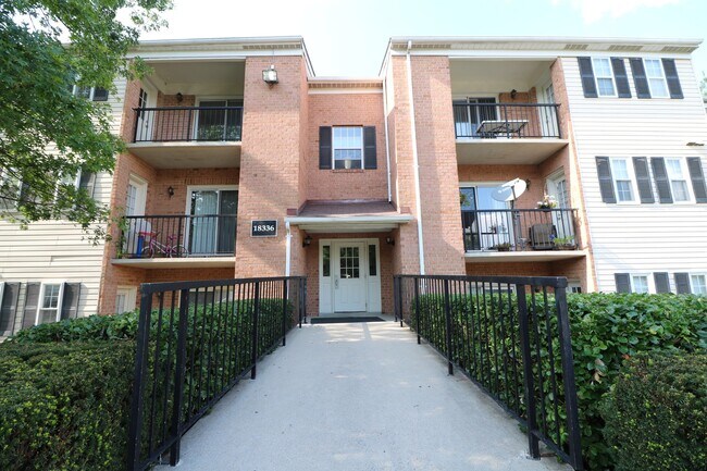 Building Photo - 2BD/2BA Condo in Flower Hill - near Shady Grove METRO!