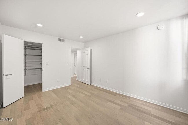 Building Photo - 1215 N Olive Dr