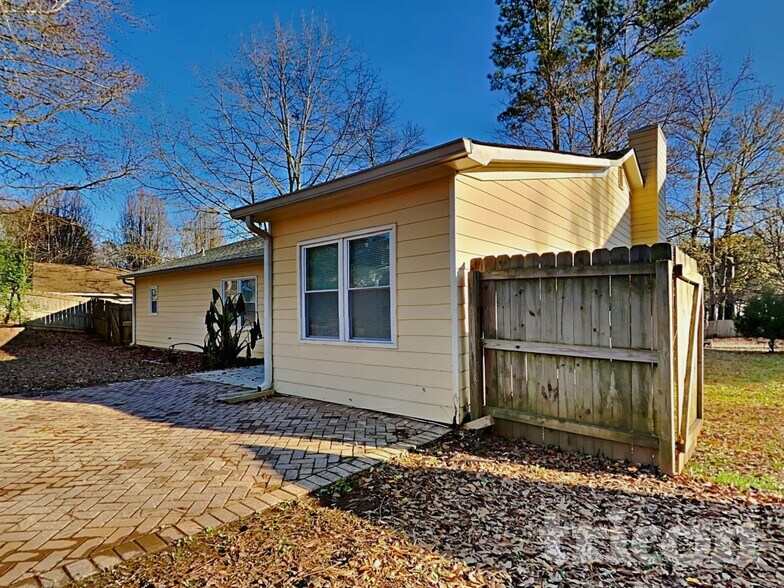 Building Photo - 3071 Morris Ln