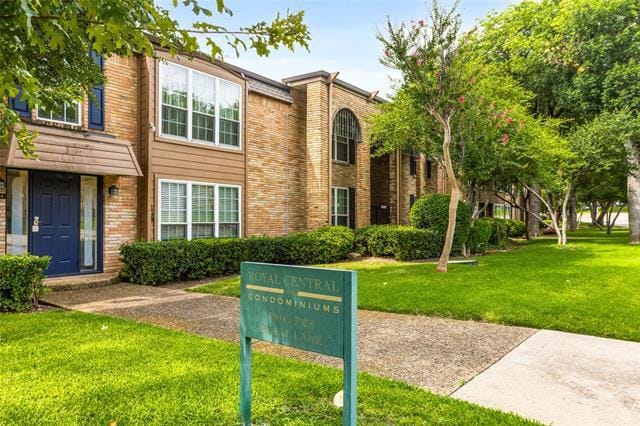 Building Photo - 7924 Royal Ln