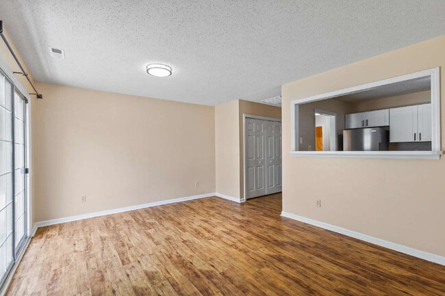 Building Photo - Affordable in the Heart of Jacksonville
