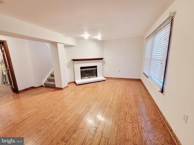 Building Photo - 5584 Talbot Ct