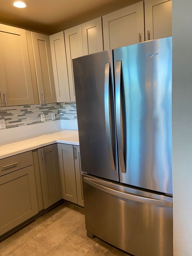 Building Photo - Beautiful Columbia Shores Condo Near Downtown Vancouver on the Columbia River