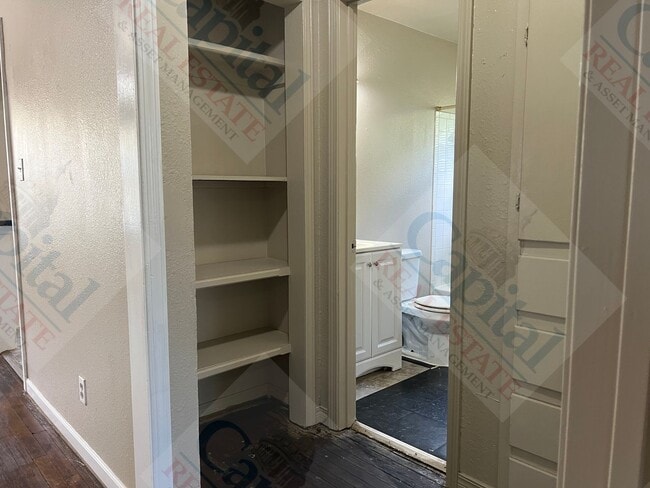 Building Photo - Spacious 3 Bedroom