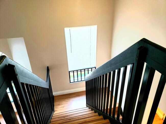 Building Photo - 13206 Glenmoor Dr