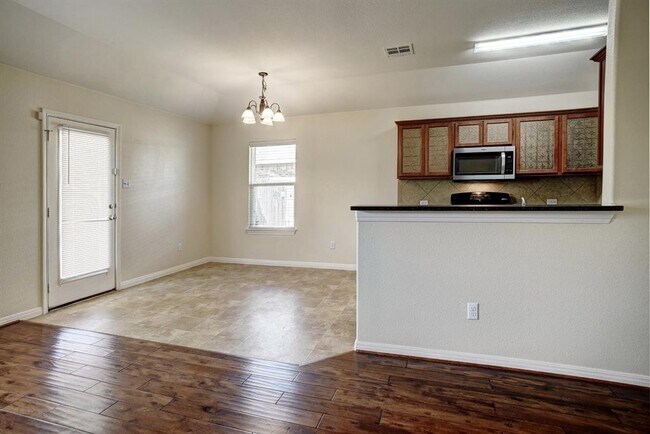 Building Photo - 208 Wildcat Dr