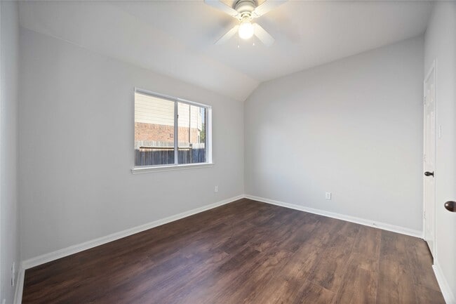 Building Photo - 15018 Summer Knoll Ln