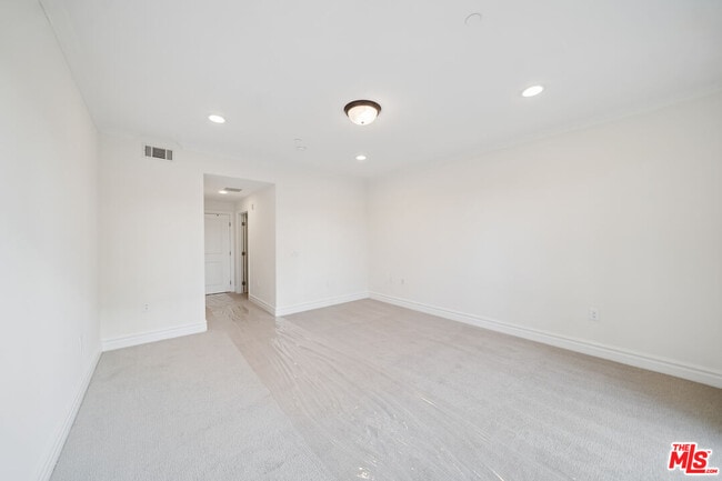 Building Photo - 1050 S Holt Ave