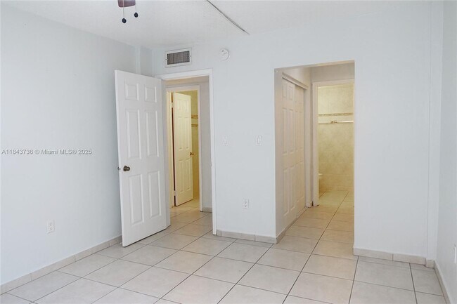 Building Photo - 495 NW 72nd Ave