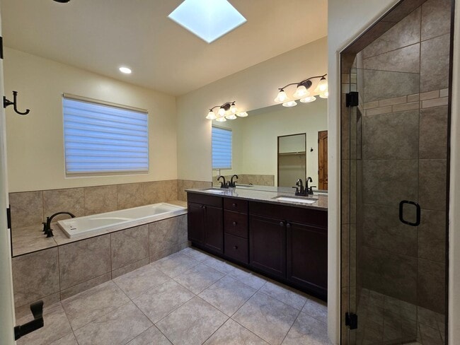 Building Photo - 12 Pinon Doblado