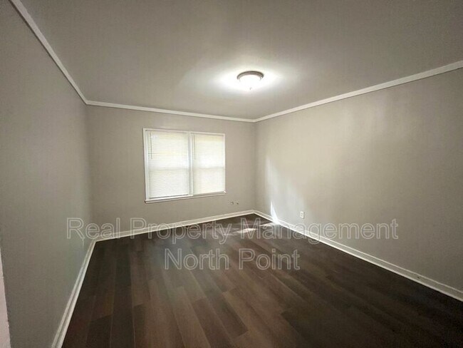 Building Photo - 468 Birney St NE