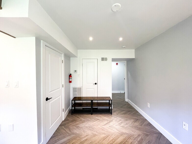 Building Photo - 4027 Beechwood Blvd