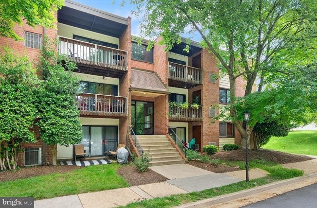 Primary Photo - 10720 West Dr