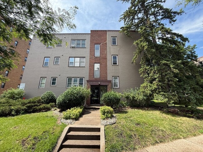 Primary Photo - Lake Condo near W Lake & Excelsior Blvd - ...