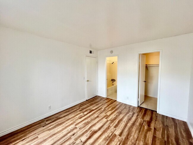 Building Photo - 3917 Spring Dr