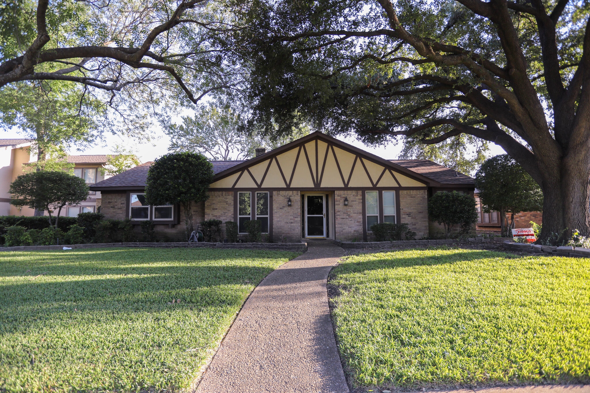 Building Photo - 1504 Flintwood Dr