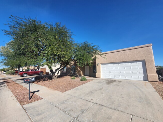 Primary Photo - 5983 Avenida Bodega