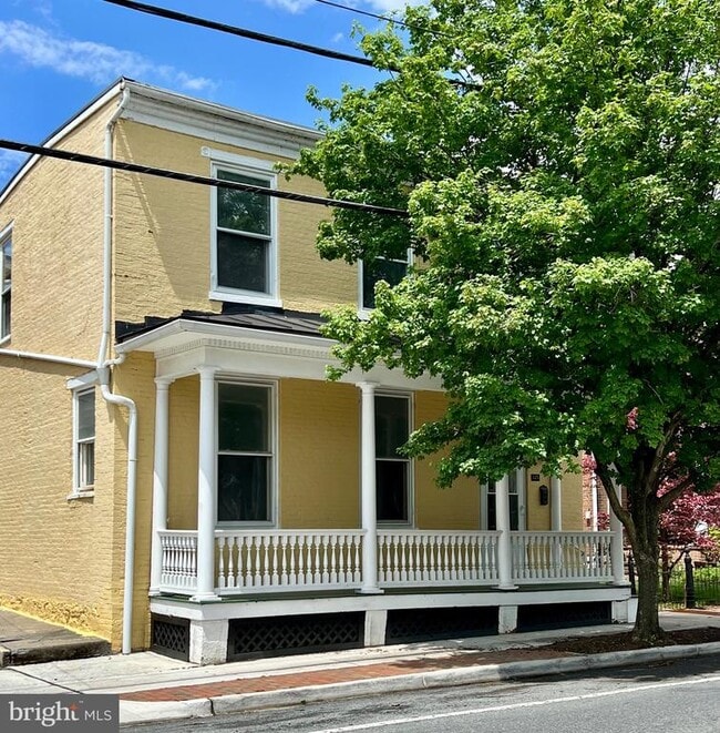 Building Photo - 325 N Braddock St