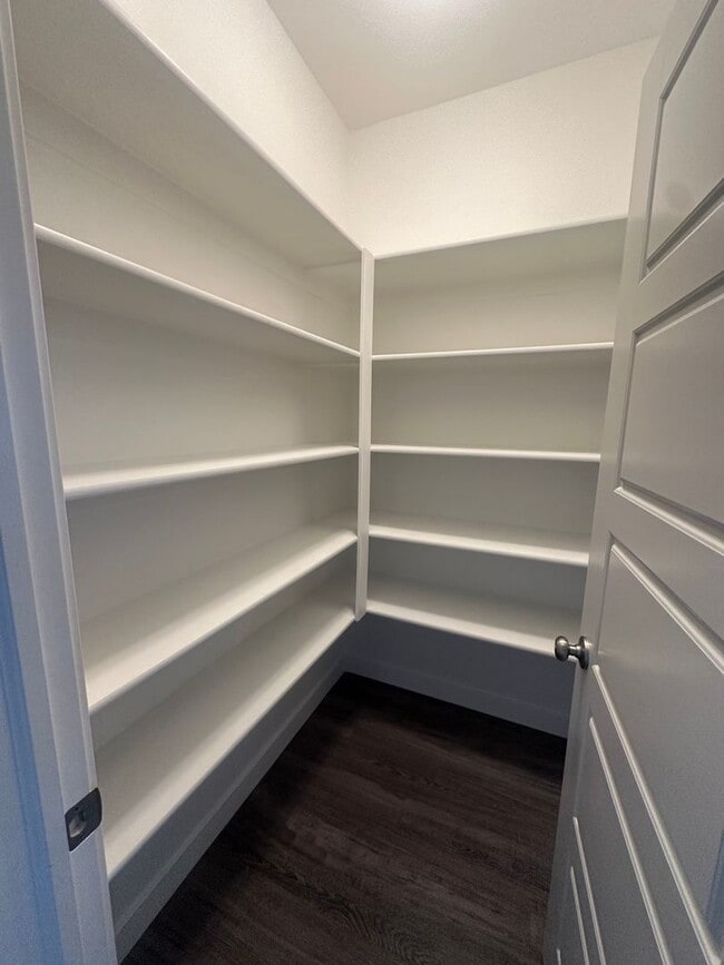 Building Photo - Gorgeous Townhome!!!