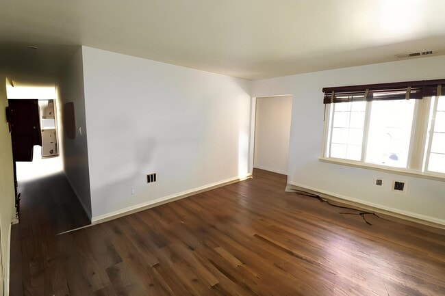 Building Photo - 680 N Cambridge St