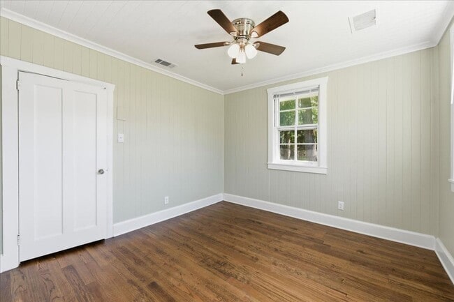 Building Photo - Charming 3-Bedroom Home with Large Fenced Yard in Richmond Hill!