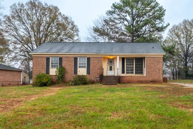 Building Photo - Newly Renovated 3-Bedroom Ranch with Spacious Yard!