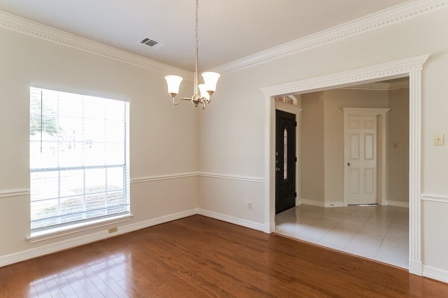 Building Photo - 3407 El James Dr