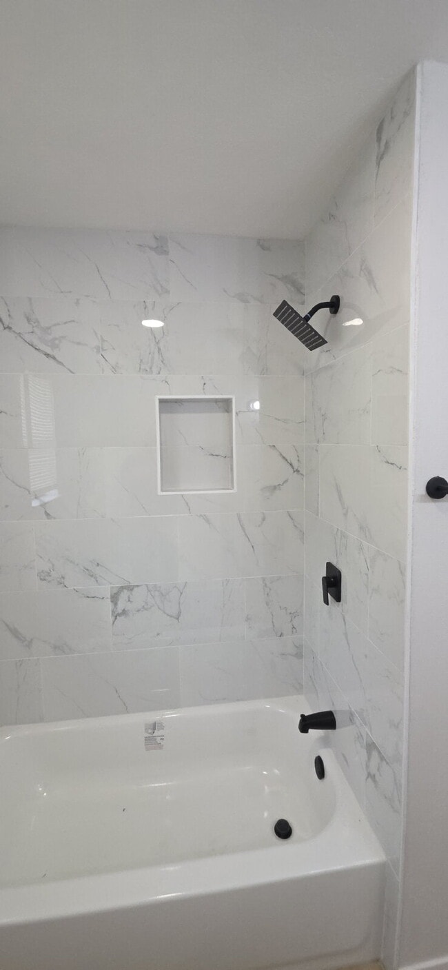 Building Photo - Beautifully remodeled first-floor condo with 2 bed & 2 bath